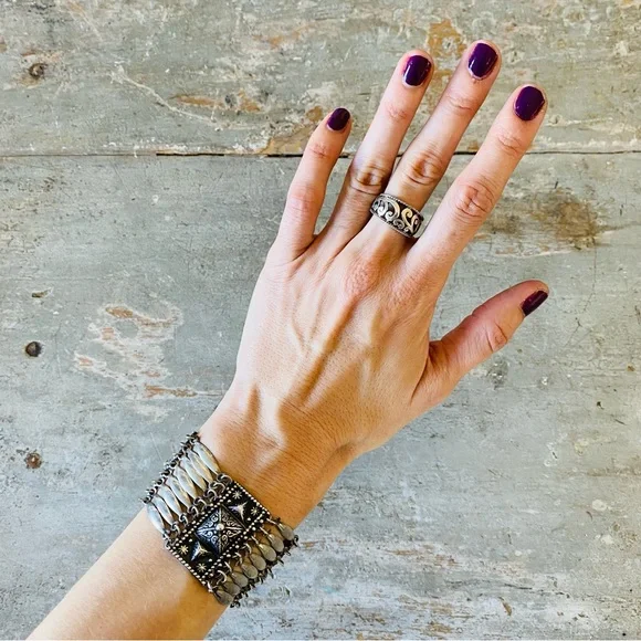 ♥️ Artisan ♥️ Vintage Sterling Silver Floral Ring - Picture 2 of 13